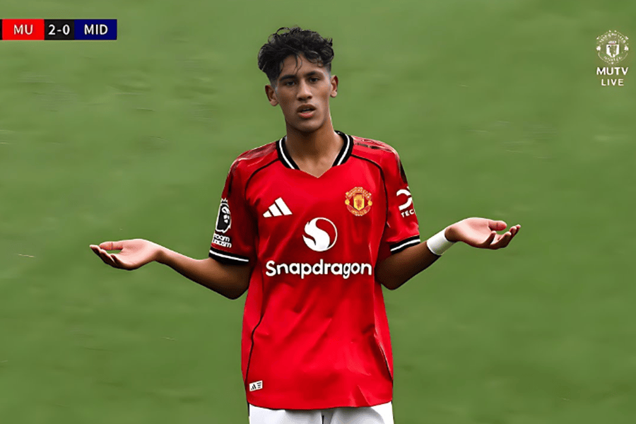 曼联小梅西冲击三冠王，俱乐部仍担心皇萨仁挖角！明年就有大风险